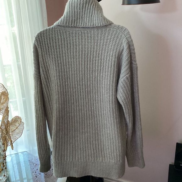Banana Republic Grey Turtleneck Sweater - Picture 3 of 12